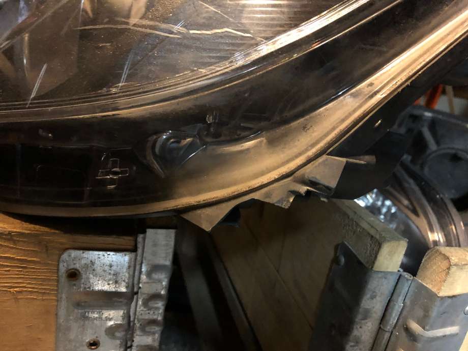 Frontlykt venstre xenon til Opel Astra J 2010-2015