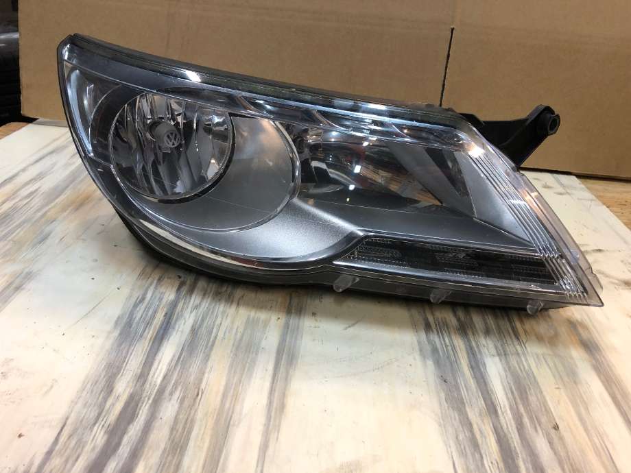 Frontlykt høyre halogen til VW Tiguan, 2007-2011 (Type I, Fase 1)  