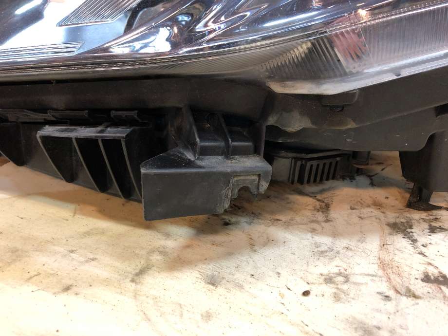 Frontlykt venstre full-LED til Nissan Leaf 2011-2017 (Type I)  