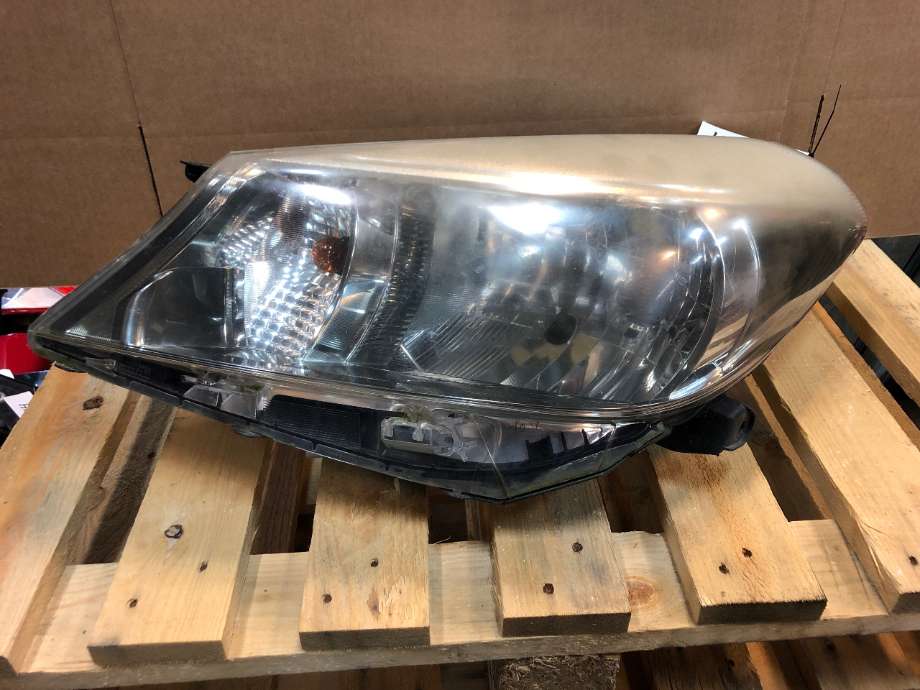 Frontlykt venstre halogen til Toyota Yaris, 2012-2014 (Type III, Fase 1)  