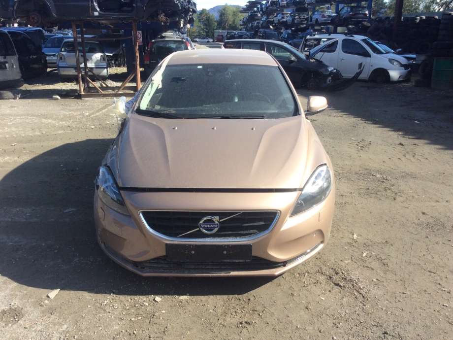 Volvo V40 2012-2019 , Motorkode: D4162T, Girkassekode: 6-MAN 2WD / B6