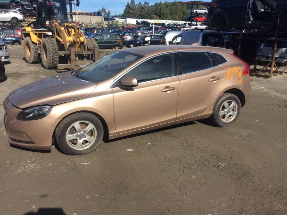 Volvo V40 2012-2019 , Motorkode: D4162T, Girkassekode: 6-MAN 2WD / B6