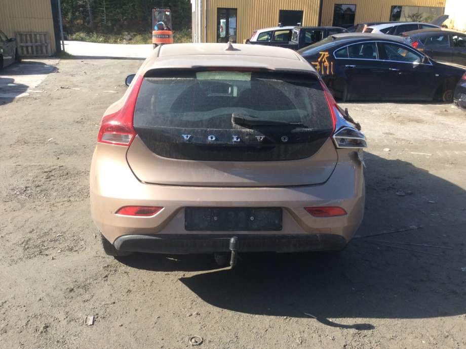 Volvo V40 2012-2019 , Motorkode: D4162T, Girkassekode: 6-MAN 2WD / B6