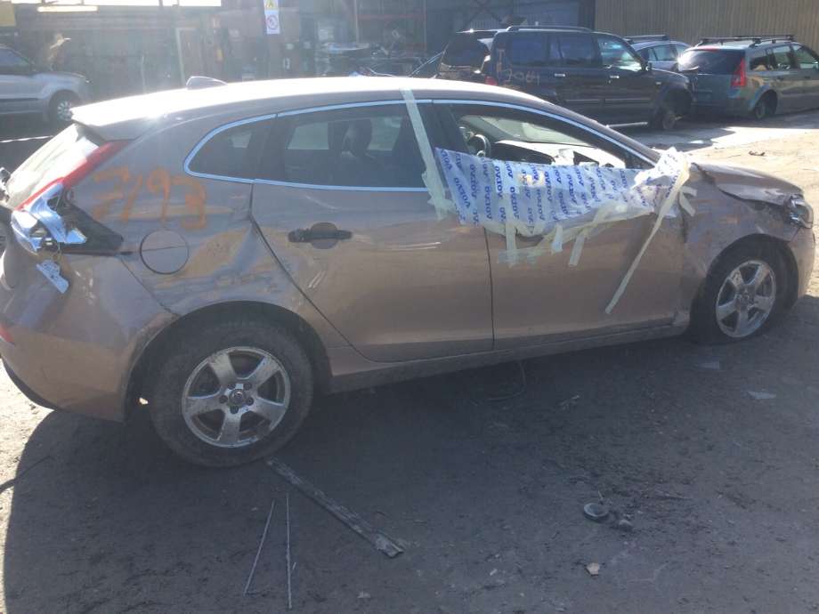 Volvo V40 2012-2019 , Motorkode: D4162T, Girkassekode: 6-MAN 2WD / B6