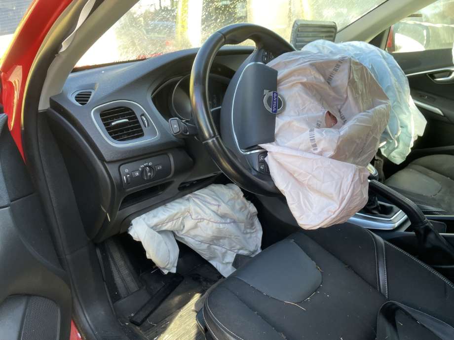 Volvo V40 2012-2019 , Motorkode: D4162T, Girkassekode: 