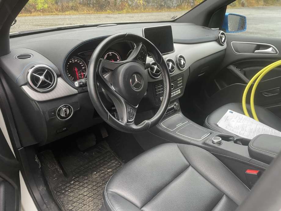 Mercedes B-Klasse 2011-2018 (W246) (W246), Motorkode: EM0004, Girkassekode: 