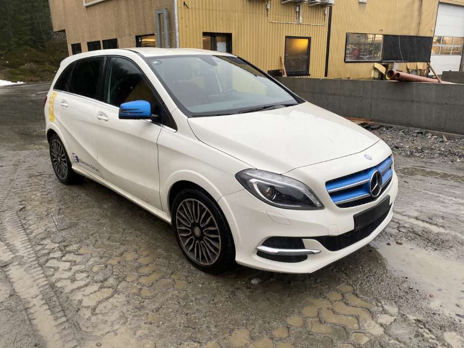 Mercedes B-Klasse 2011-2018 (W246) (W246), Motorkode: EM0004, Girkassekode: 