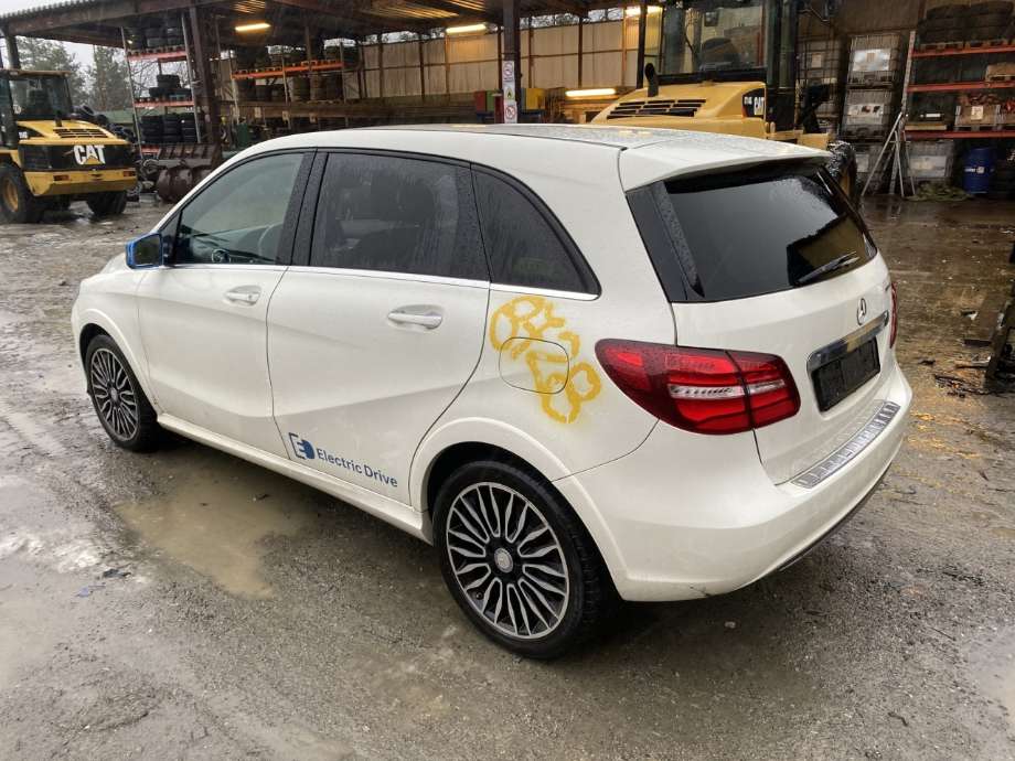 Mercedes B-Klasse 2011-2018 (W246) (W246), Motorkode: EM0004, Girkassekode:
