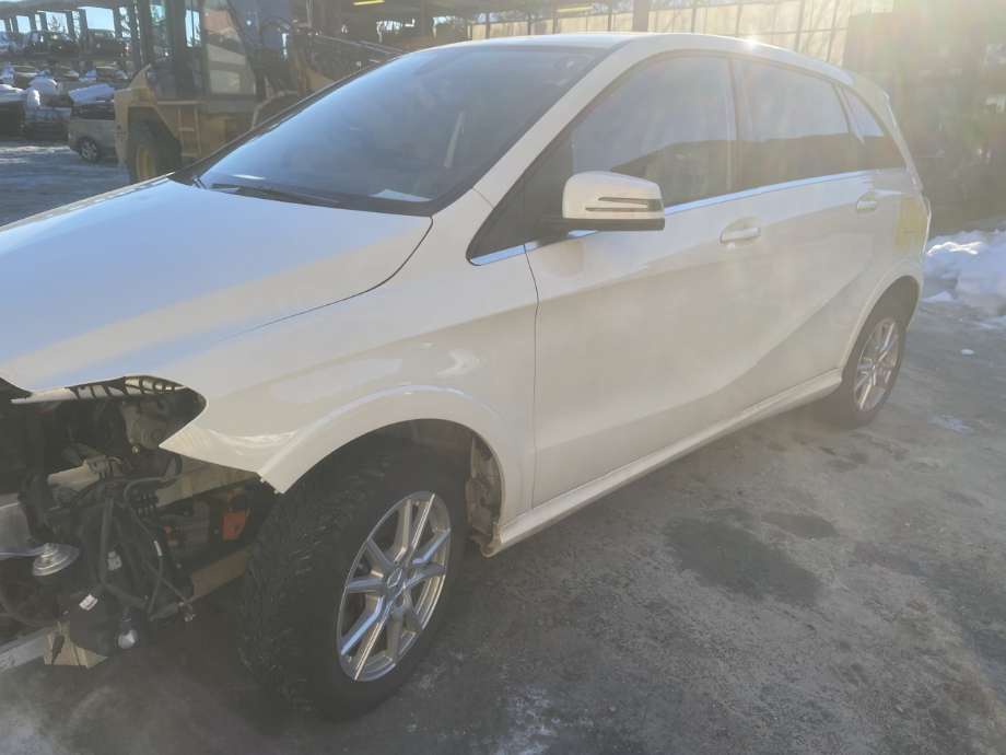 Mercedes B-Klasse 2011-2018 (W246) (W246), Motorkode: EM0004, Girkassekode: