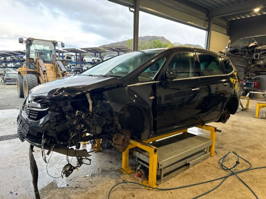 Opel Zafira Tourer 2012-2018 , Motorkode: A20DT, Girkassekode:
