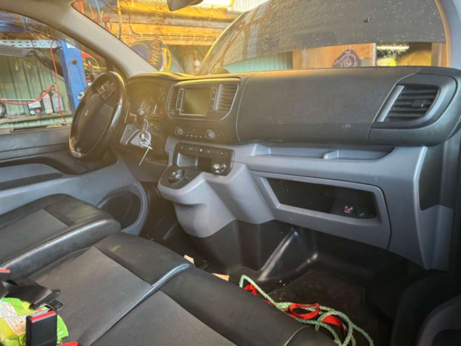 Peugeot Expert 2016-->> (Type III) , Motorkode: AHH, Girkassekode: 