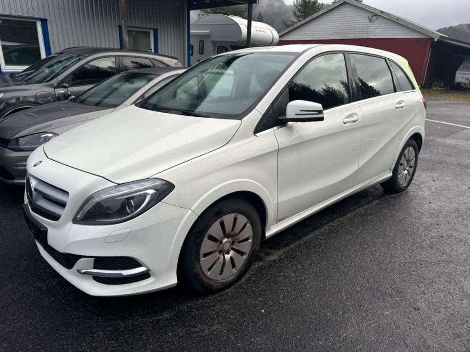 Mercedes B-Klasse 2011-2018 (W246) (W246), Motorkode: EM780.990, Girkassekode: 