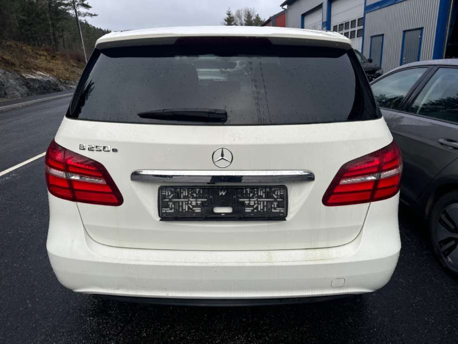 Mercedes B-Klasse 2011-2018 (W246) (W246), Motorkode: EM780.990, Girkassekode: 