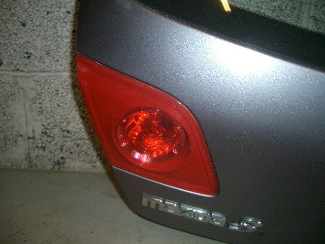 Baklykt venstre indre til Mazda 3, 2003-2005 (Type I, Fase 1)  