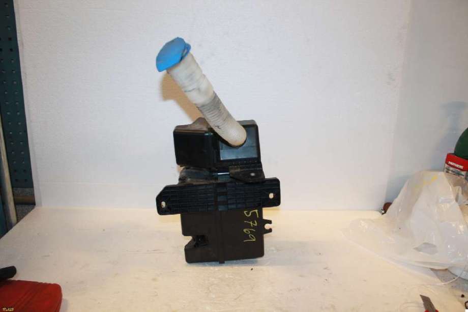 Spylertank til VW Tiguan 2011-2016 (Type I, Fase 2)  (VOLKSWAGEN|5N0 955 453 B|)