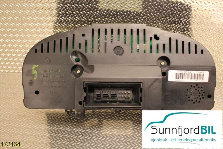 Instrumentpanel til VW Caddy 2004-2010 (Type III, Fase 1)  (VOLKSWAGEN||V0021000)