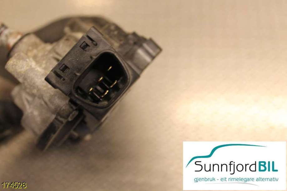 Viskermotor frontrute til Toyota RAV4 2000-2006 (Type II)  (TOYOTA|8511042130|)