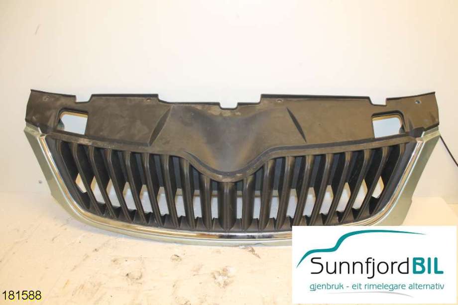 Grill til Škoda Fabia, 2010-2014 (Type II, Fase 2)  (SKODA|)