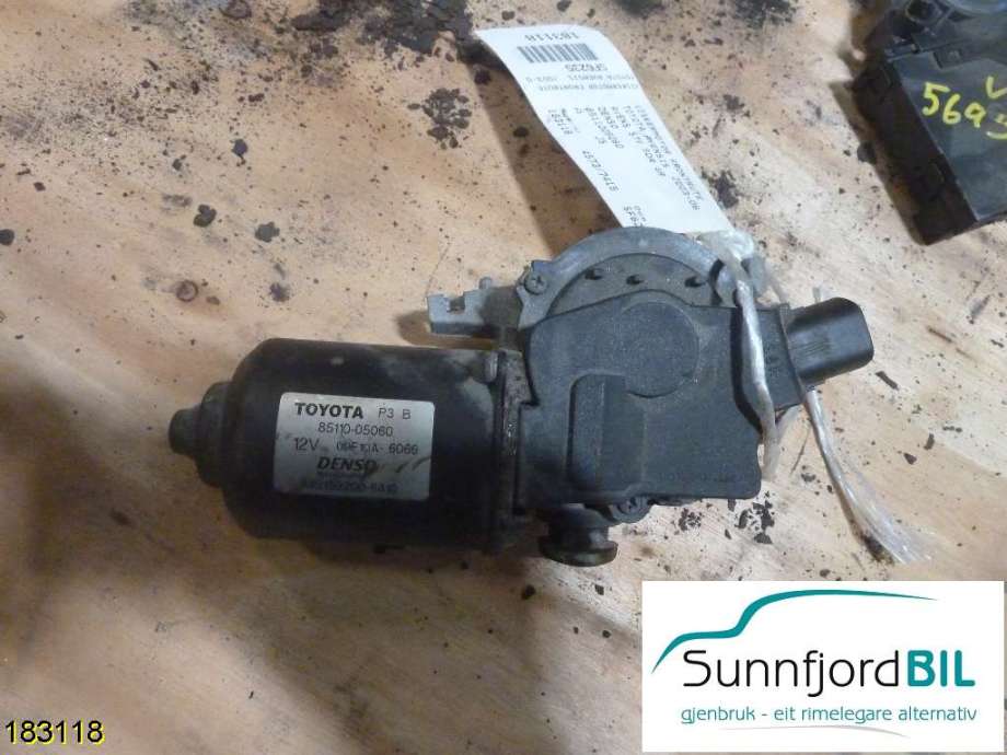 Viskermotor frontrute til Toyota Avensis 2003-2008 (Type II)  (TOYOTA||8511005060)