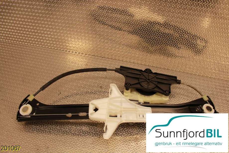 Ruteheis til VW Passat 2015-2019 (Fase 1) (B8) (B8) (VOLKSWAGEN|3G9839461A|)