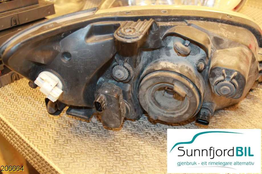 Frontlykt venstre halogen til Hyundai Accent 2003-2006 (Type II, Fase 2) (HYUNDAI|92101 25530|)