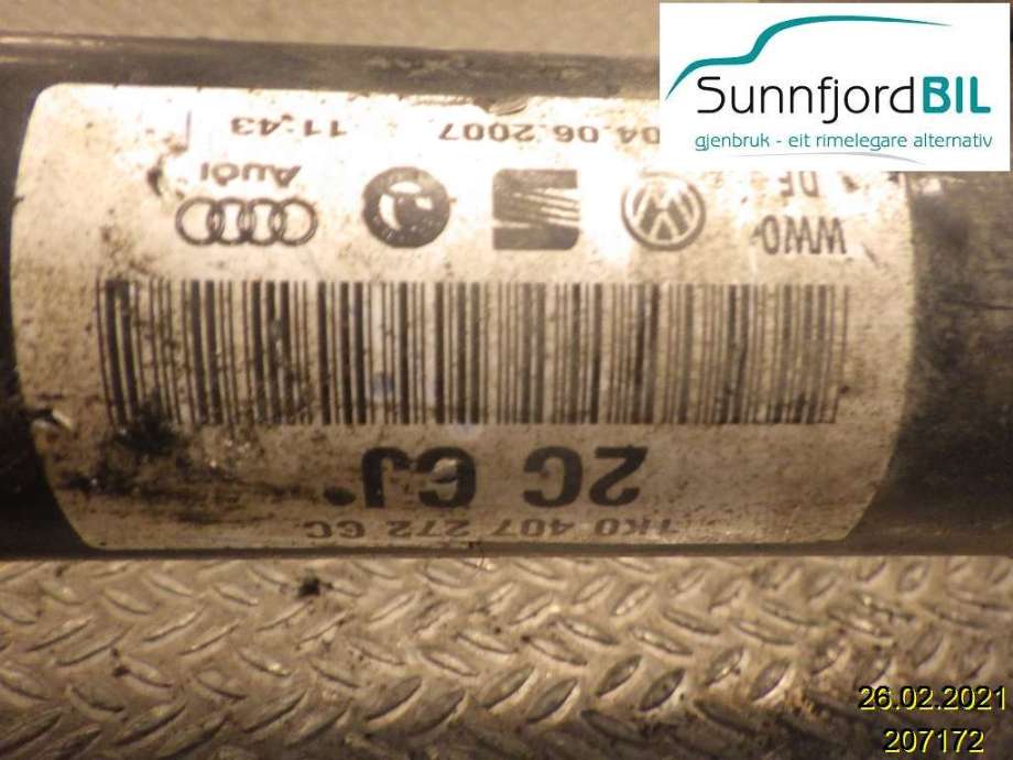 Drivaksel høyre foran til Audi A4 1999-2001 (Type I, Fase 2) (B5) (B5) (AUDI|8D0 407 272 DL|8D0 407 454 AX|1K0407272)