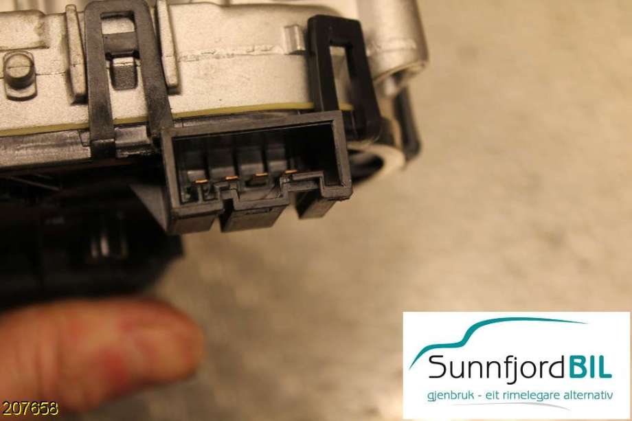 Viskermotor frontrute til BMW X3 2003-2006 (Fase 1) (E83) (E83) (BMW|0390241712|)