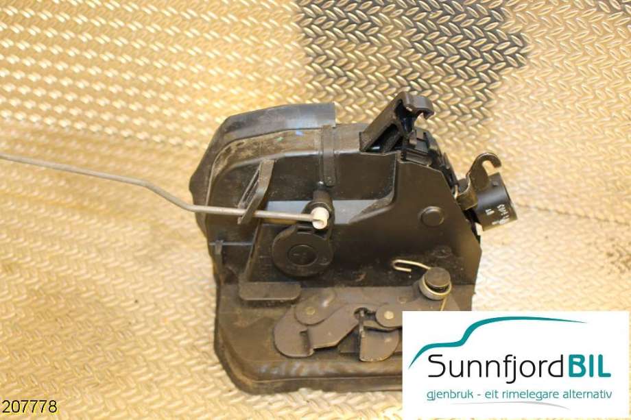 Låsekasse høyre til BMW X5 2000-2006 (E53) (E53) (BMW|8402602|)