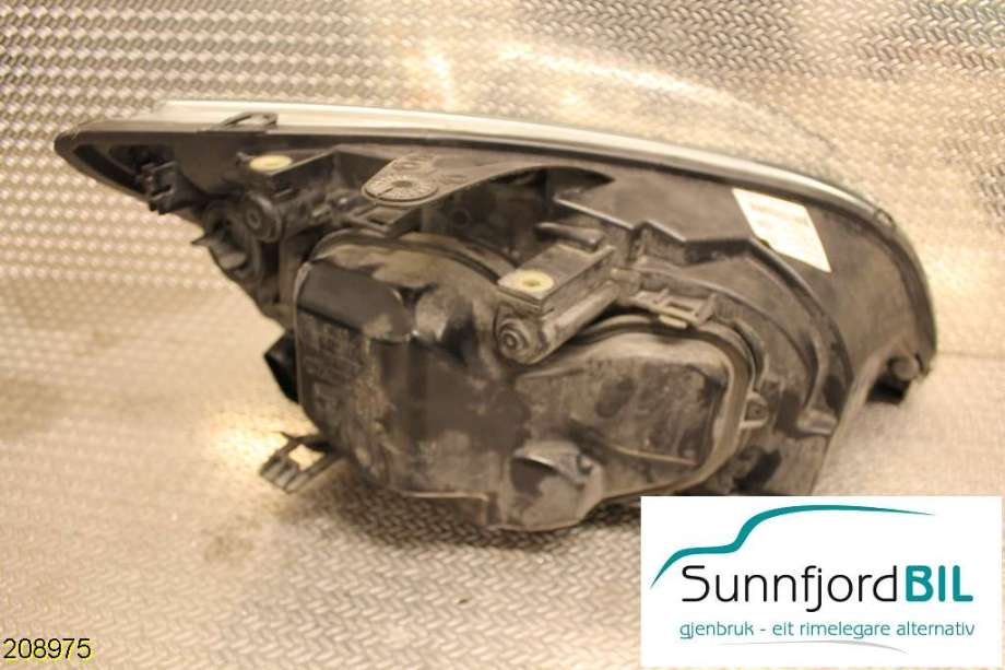 Frontlykt venstre halogen til Ford Focus 2004-2007 (Type II, Fase 1)  (FORD|4M5113W030|)
