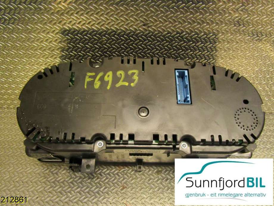 Instrumentpanel til VW Caddy 2010-2015 (Type III, Fase 2)  (VOLKSWAGEN|2K0920865H|)
