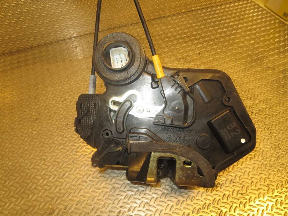 Låsekasse høyre til Toyota Corolla 2002-2007 (TOYOTA|69050-02101|)