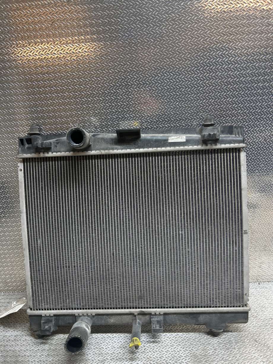 Radiator (manuell gir) til Toyota Yaris 2006-2009 (Type II, Fase 1) (TOYOTA|164000Q040|)
