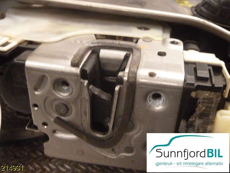 Låsekasse høyre foran til Mercedes E-Klasse, 2009-2013 (Fase 1) (W212) (W212) (MERCEDES|)