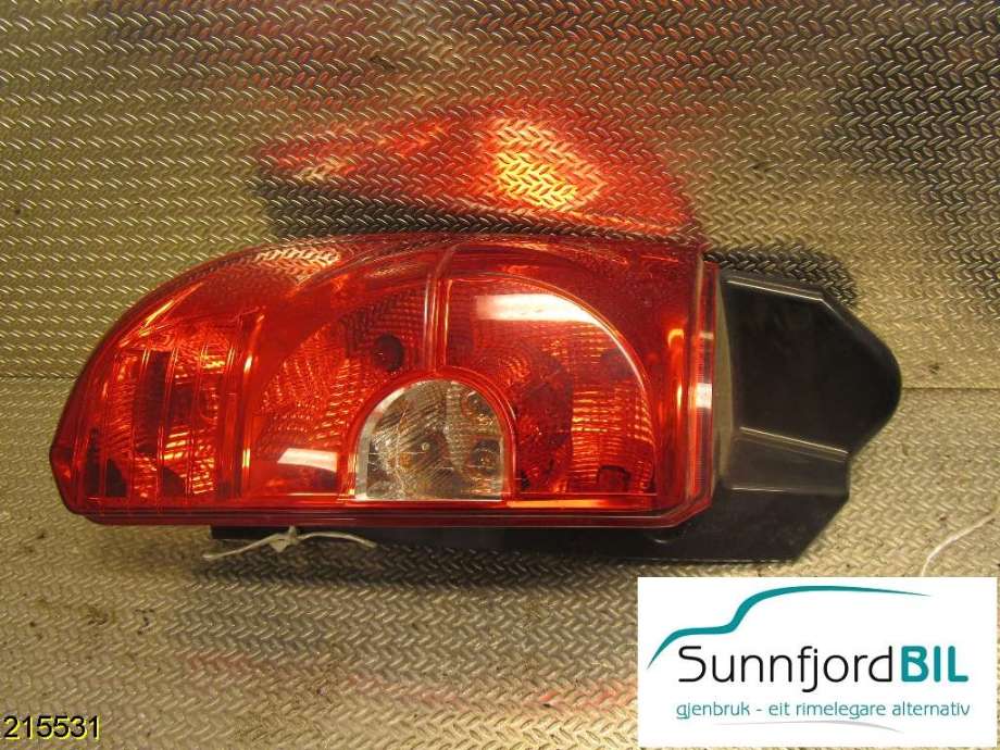Baklykt venstre til Mitsubishi Colt 2009-2013 (Type VII, Fase 2)  (MITSUBISHI|8330A479|)