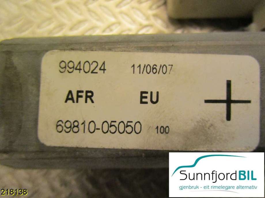 Ruteheis høyre til Toyota Avensis 2003-2008 (Type II) (TOYOTA|6981005050|)