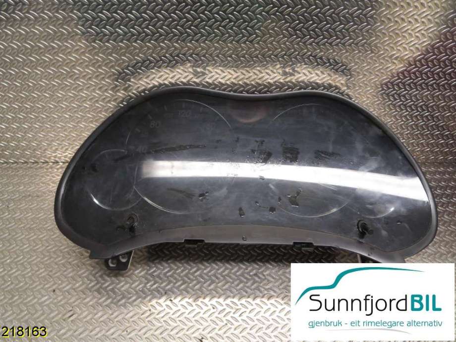 Instrumentpanel til Toyota Avensis, 2003-2008 (Type II)  (TOYOTA|8380005C00-C)