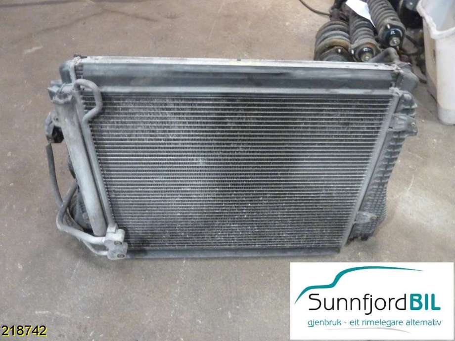 Radiator (manuell gir) til VW Passat, 2005-2010 (B6) (B6) (VOLKSWAGEN|3C0 121 253 AL)