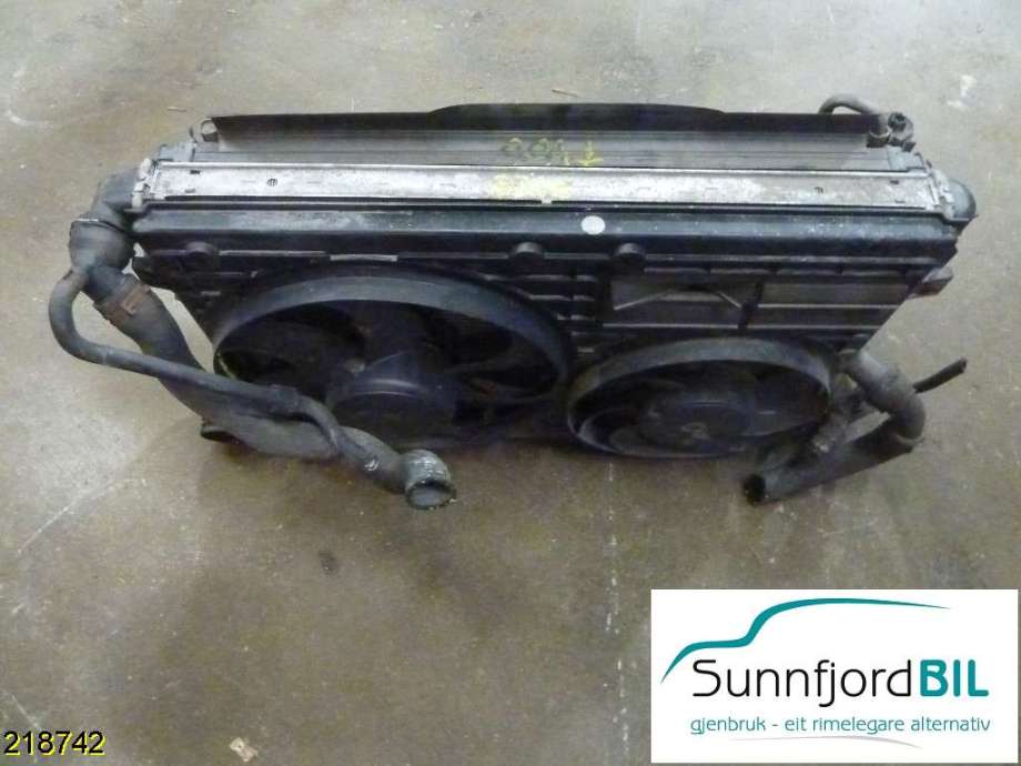 Radiator (manuell gir) til VW Passat 2005-2010 (B6) (B6) (VOLKSWAGEN|3C0 121 253 AL|1K0 121 251 AB|)