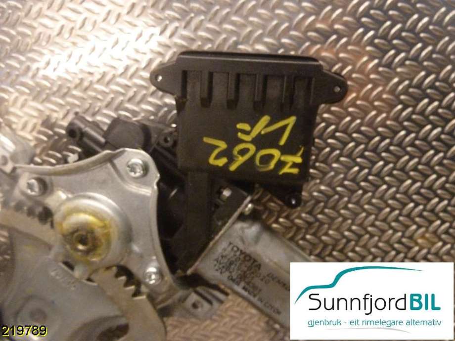 Ruteheis venstre foran til Toyota Avensis 2009-2015 (Type III, Fase 1) (TOYOTA|8570202020|)