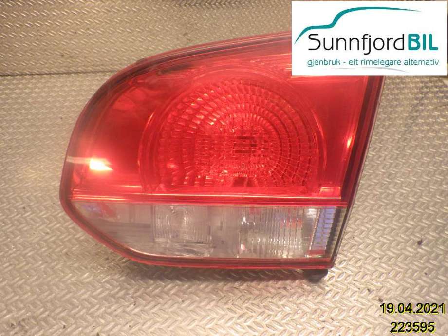 Baklykt høyre indre til VW Golf VI 2008-2012  (VOLKSWAGEN|5K0945094|)