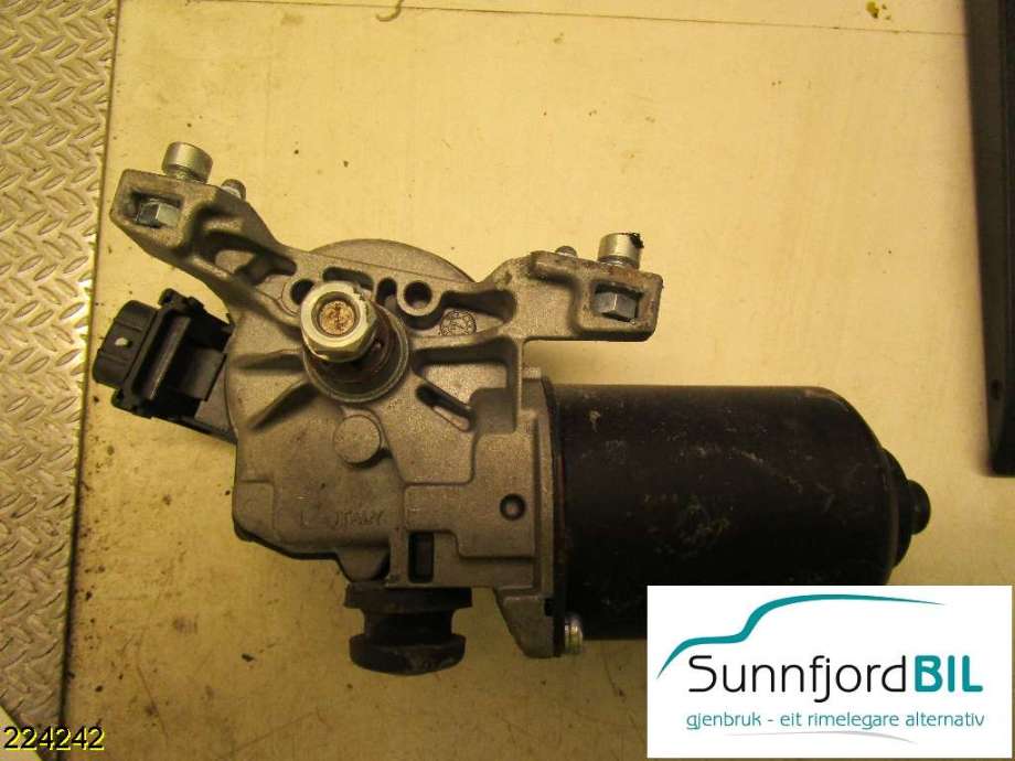 Viskermotor frontrute til Toyota Avensis 2003-2008 (Type II) (TOYOTA|8511005060|)