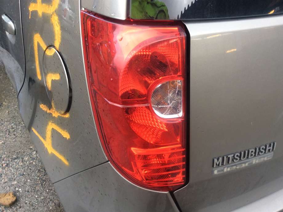Baklykt venstre til Mitsubishi Colt, 2009-2013 (Type VII, Fase 2)  (MITSUBISHI|)