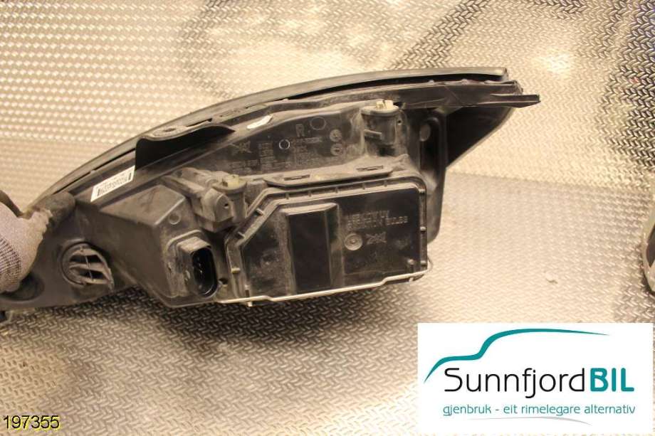 Frontlykt høyre halogen til Ford Focus 1998-2004 (Type I)  (FORD FOCUS|2M51-13100-BD||2M5113W029BF)