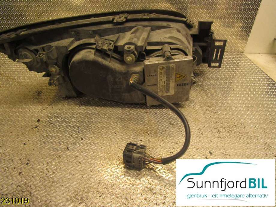 Frontlykt venstre xenon til Ford Mondeo 2001-2007 (Type III) (FORD|1S71-13006|)