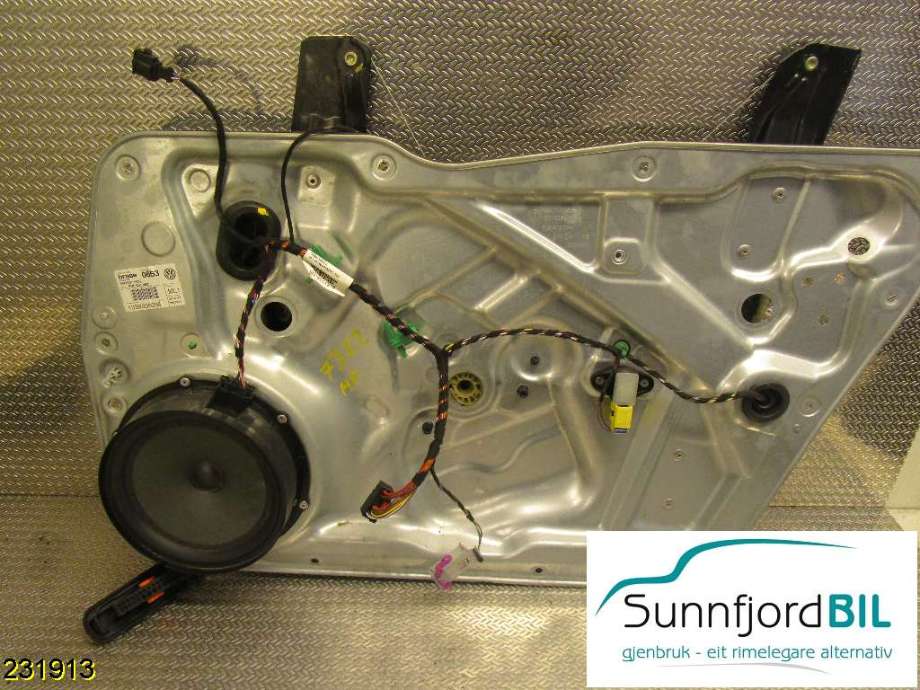 Ruteheis til VW Tiguan, 2011-2016 (Type I, Fase 2)  (VOLKSWAGEN|5N0837756)