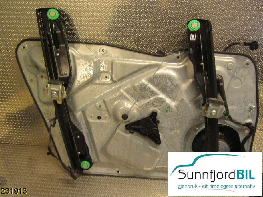 Ruteheis til VW Tiguan 2011-2016 (Type I, Fase 2)  (VOLKSWAGEN|5N0837756|)