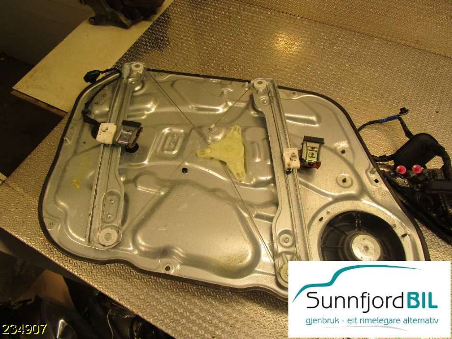 Ruteheis til Hyundai i30 2007-2012 (Type I)  (HYUNDAI|82481 2R000|)