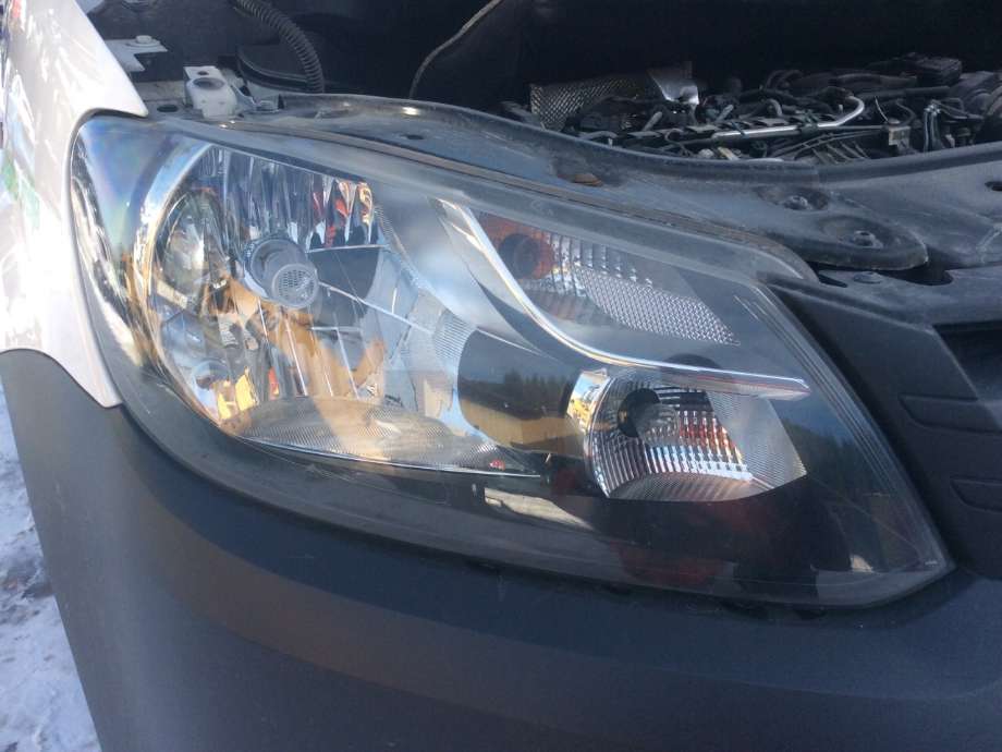 Frontlykt høyre halogen til VW Caddy, 2010-2015 (Type III, Fase 2)  (VOLKSWAGEN|2K5941006A)