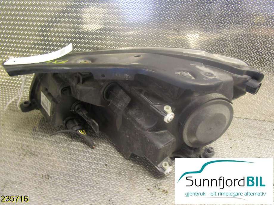 Frontlykt høyre halogen til VW Caddy 2010-2015 (Type III, Fase 2) (VOLKSWAGEN|2K5941006A|)