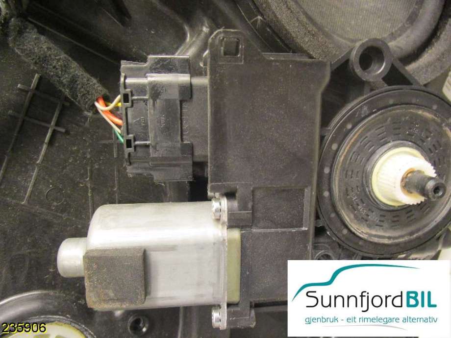 Ruteheis venstre foran til Hyundai i40 2012-2017  (HYUNDAI|824503Z010|)